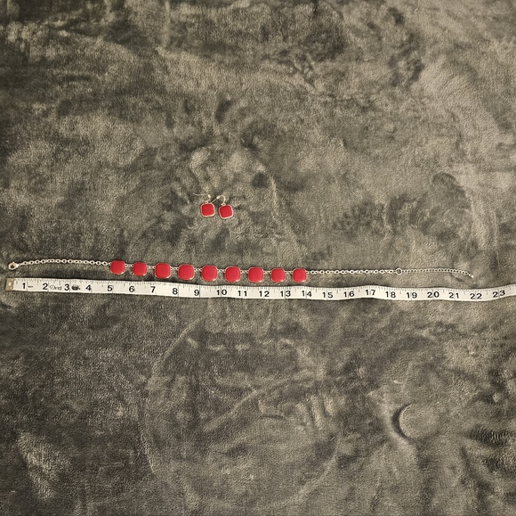 Red and silver-toned costume jewelry necklace and matching earrings - Picture 2 of 8